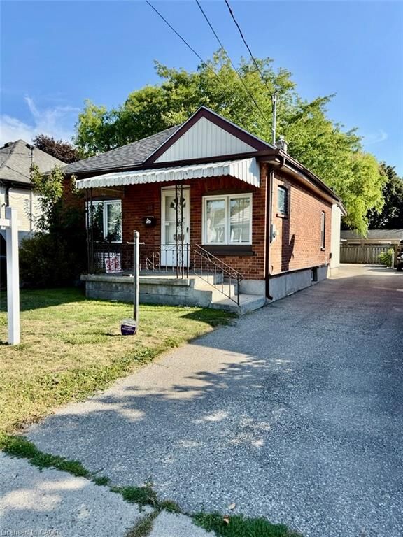 Property Photo:  311 Marlborough Street  ON N3S 4T8 