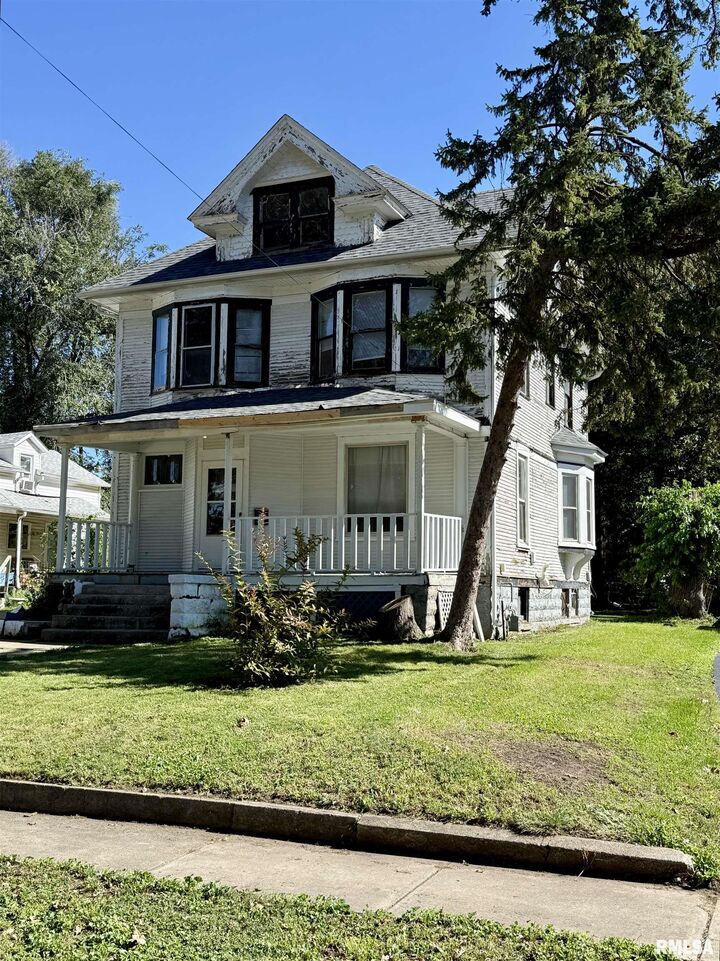 Property Photo:  263 Fulton Street  IL 61401 