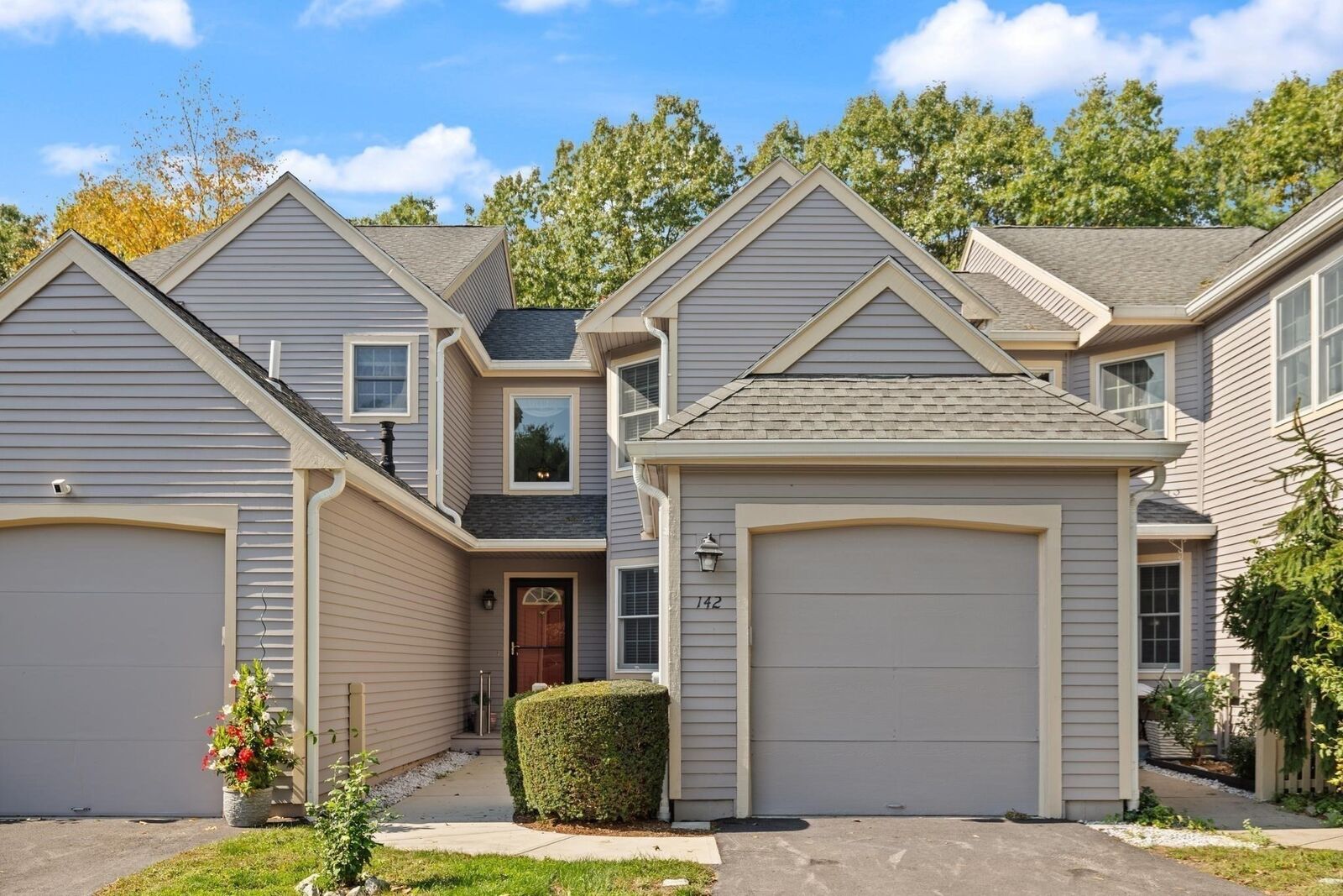 Property Photo:  142 Cannon Forge Dr 142  MA 02035 