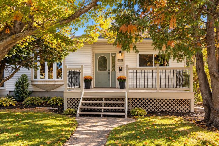 Property Photo:  3721 44A Avenue  AB T4N 3K5 