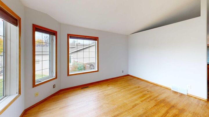 Property Photo:  7 Mt Alderson Place W  AB T1K 6N7 