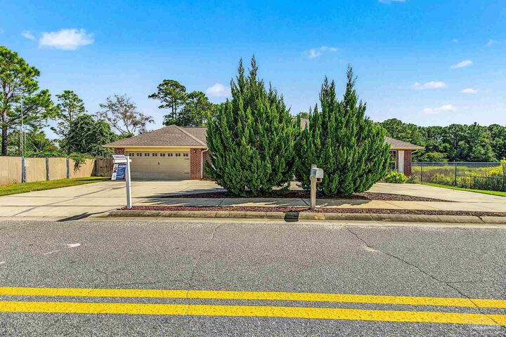 Property Photo:  1570 Woodlawn Way  FL 32563 