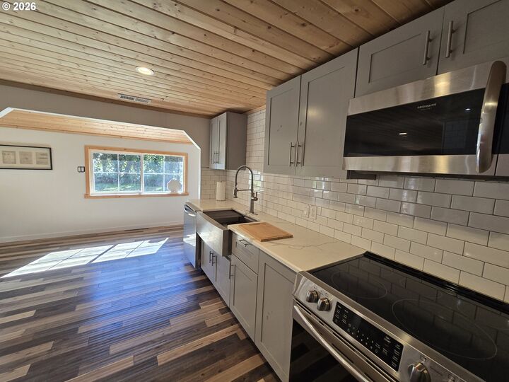 Property Photo:  78572 Highway 53  OR 97131 