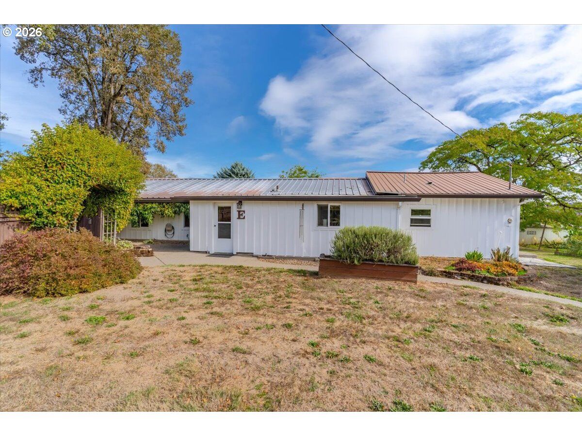 Property Photo:  19161 SW Tile Flat Rd  OR 97007 