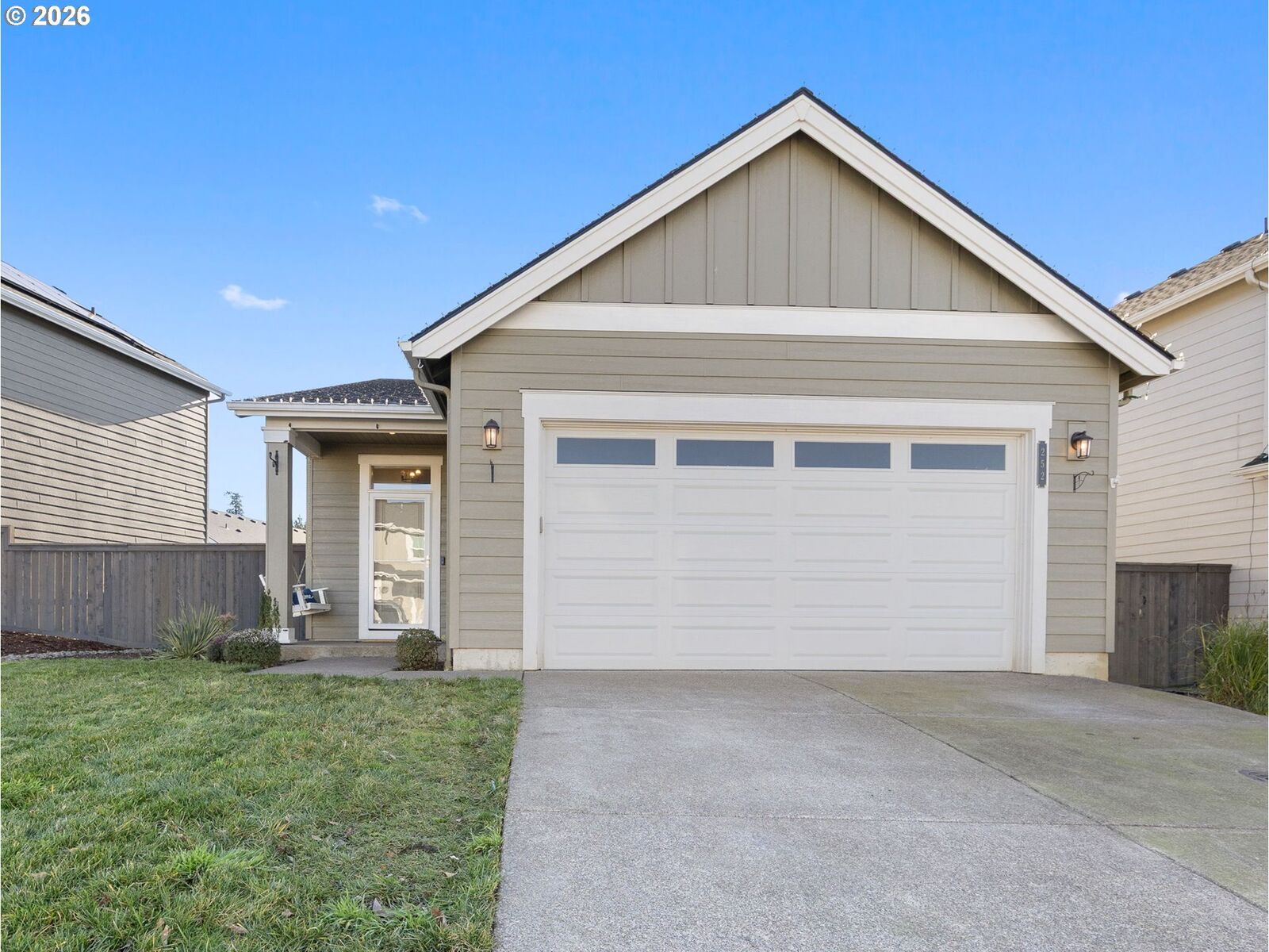 Property Photo: 252 NE Arrowhead Dr OR 97023
