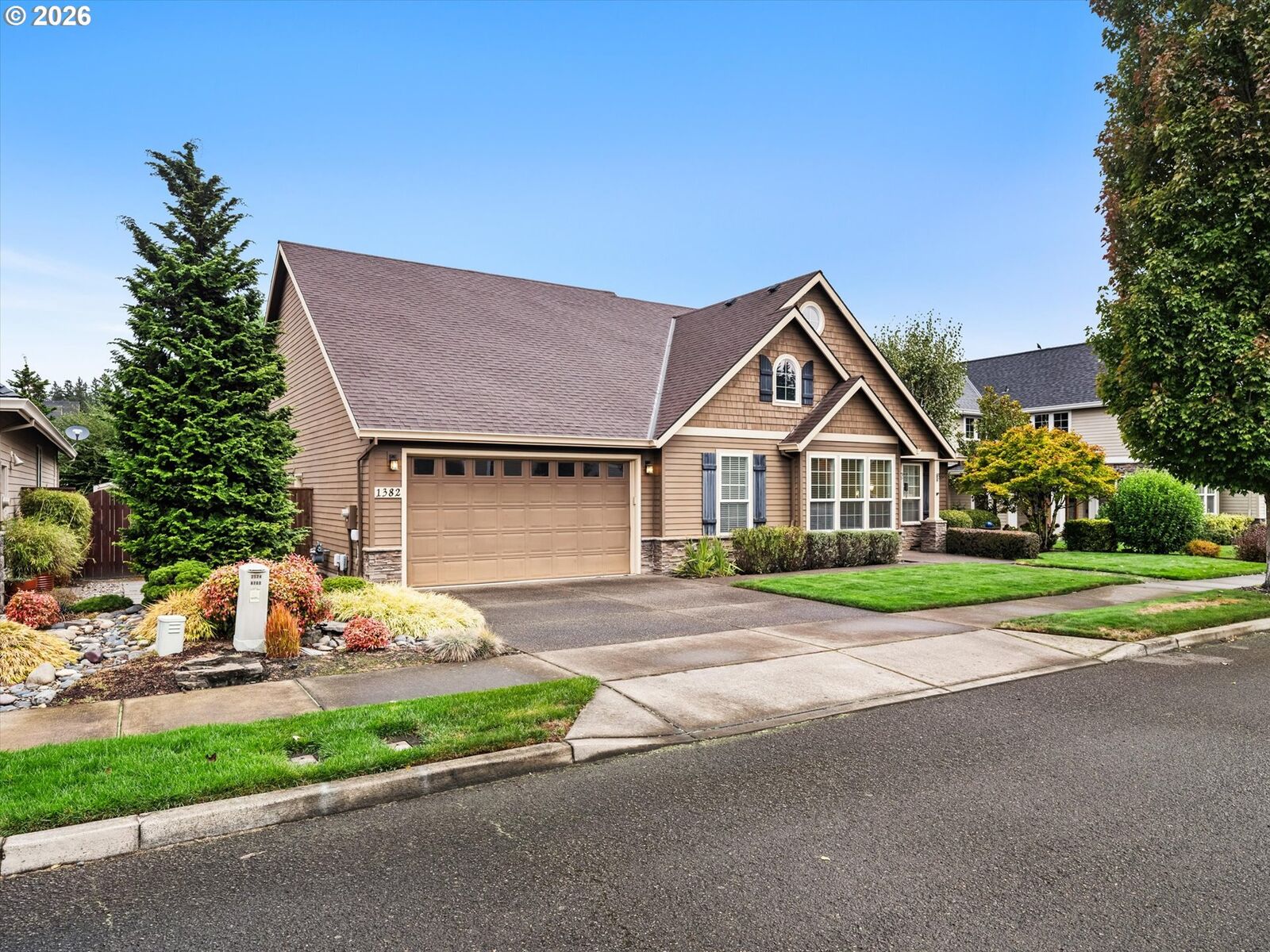 Property Photo:  1382 NE 16th Ave  OR 97013 