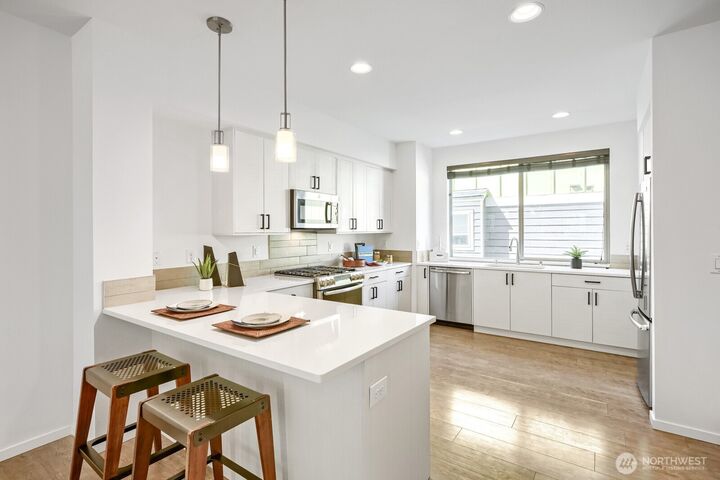 Property Photo:  5206  Delridge Way SW B  WA 98106 