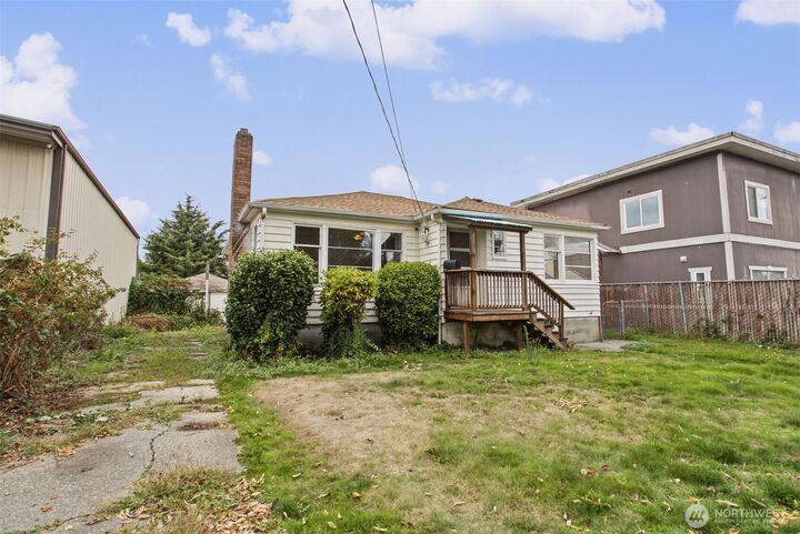 Property Photo: 220 S Tobin Street WA 98057