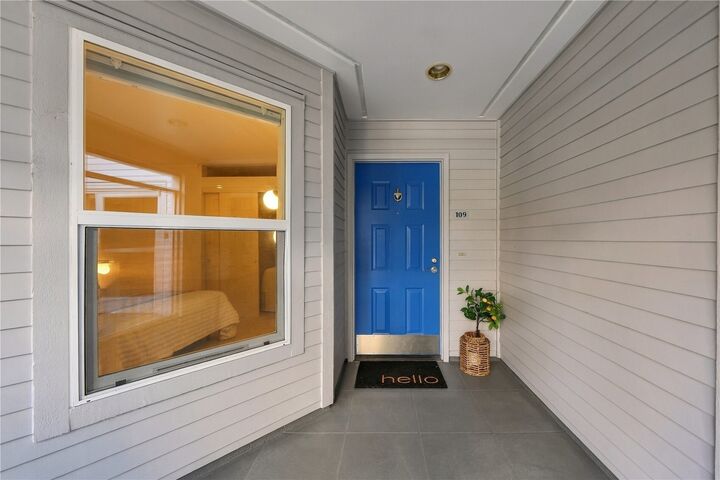 Property Photo: 410 2nd Avenue S 109 WA 98033