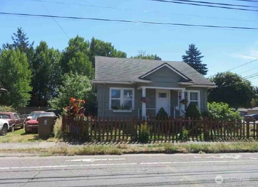 Property Photo:  2220 S 12th Street Ct  WA 99405 