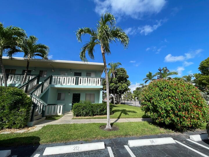 Property Photo:  306 E Ocean Avenue 114  FL 33435 