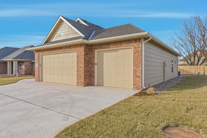 Property Photo: 842 N Thornton Ct KS 67235