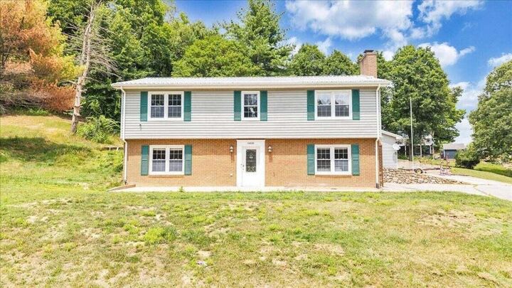 Property Photo: 6408 Orchard View Ln VA 24018