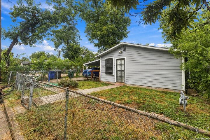 Property Photo: 221 S San Manuel St TX 78237