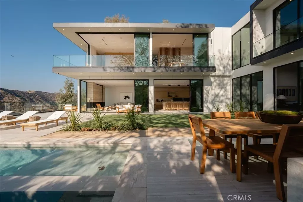 Property Photo:  1149 Linda Flora Drive  CA 90049 