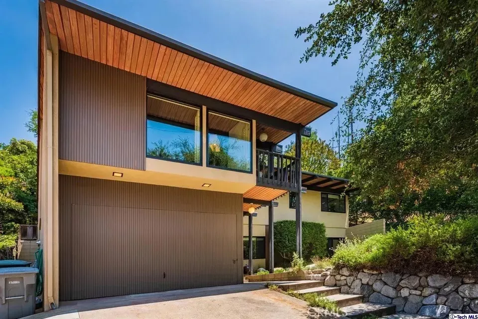 Property Photo:  3242 E Chevy Chase  CA 91206 