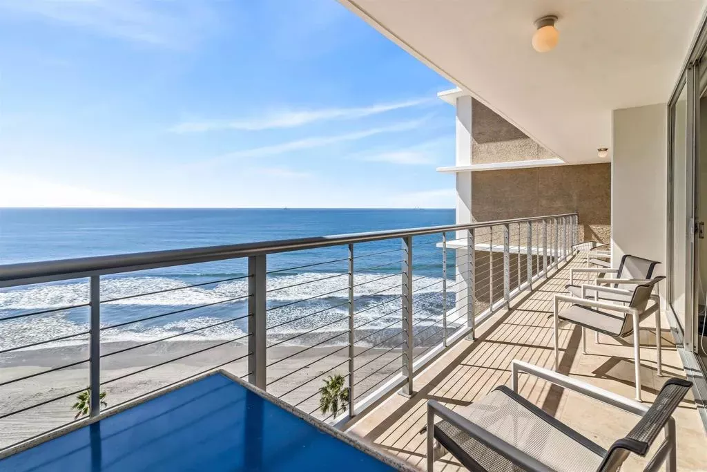 Property Photo: 1720 Avenida Del Mundo 1105 CA 92118