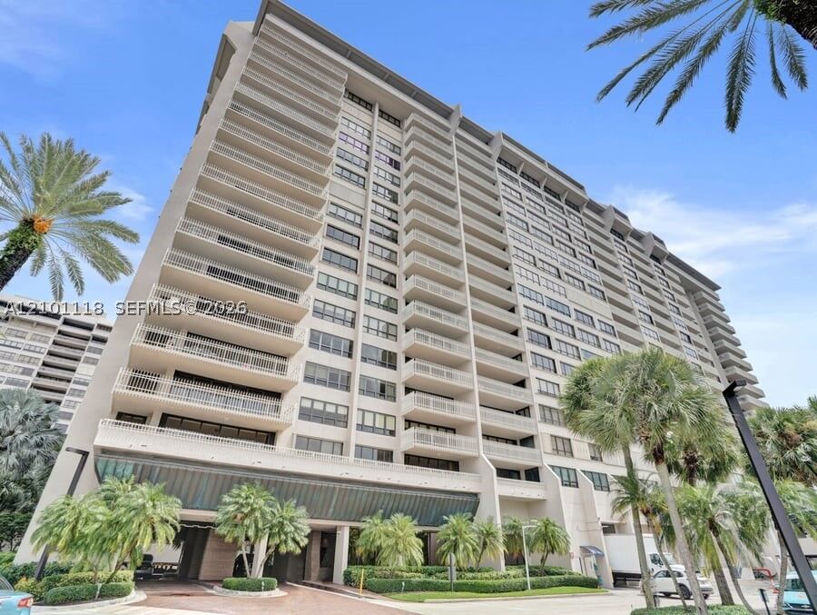 Property Photo:  2 Grove Isle Dr B305  FL 33133 