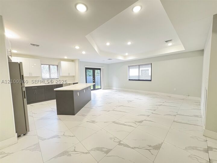 Property Photo: 2518 NW 9th Pl FL 33311