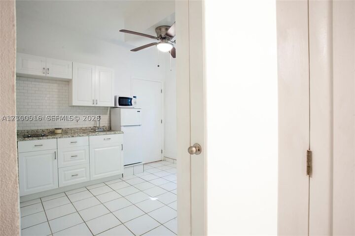 Property Photo:  