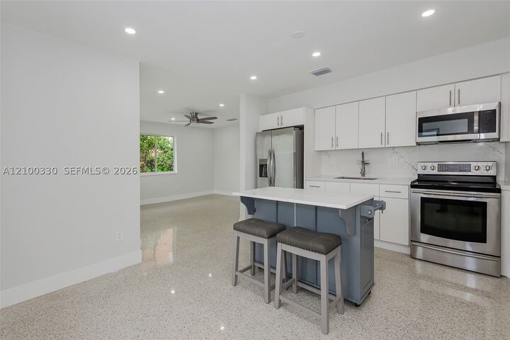 Property Photo:  1023 SW 11th St 1023  FL 33129 