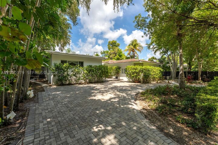 Property Photo:  8 Pinta Rd  FL 33133 