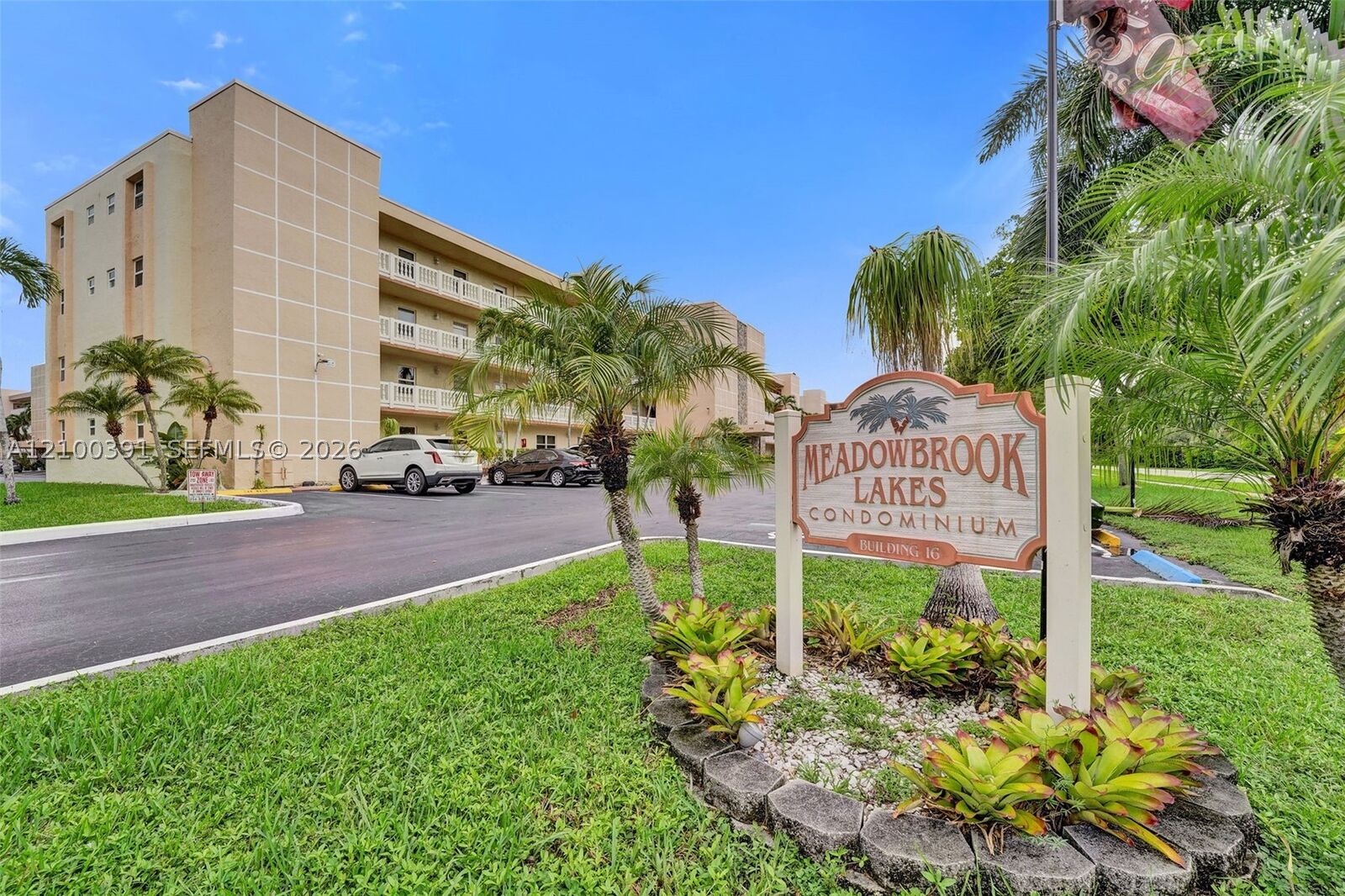 Property Photo:  424 SE 10th St 204  FL 33004 