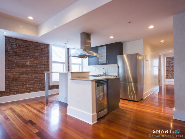 Property Photo: 116 Crown Street 3A CT 06510