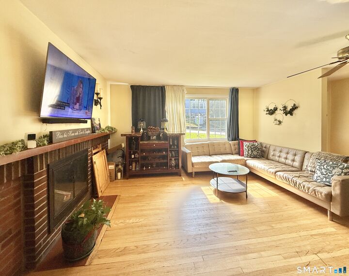 Property Photo:  406 Lakeside Drive  CT 06606 