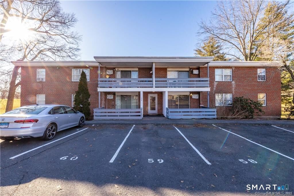 Property Photo:  108 Oakwood Avenue B-1  CT 06119 