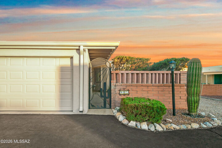 Property Photo:  907 W Rio Altar  AZ 85614 