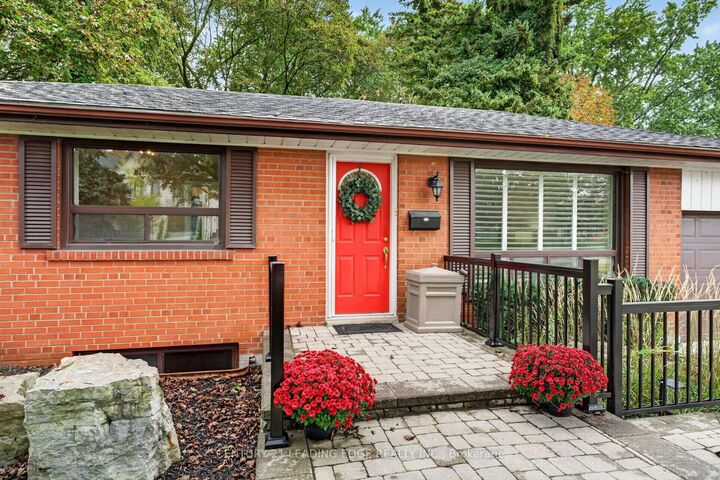 Property Photo: 433 Brownfield Gardens ON M1C 2Y7