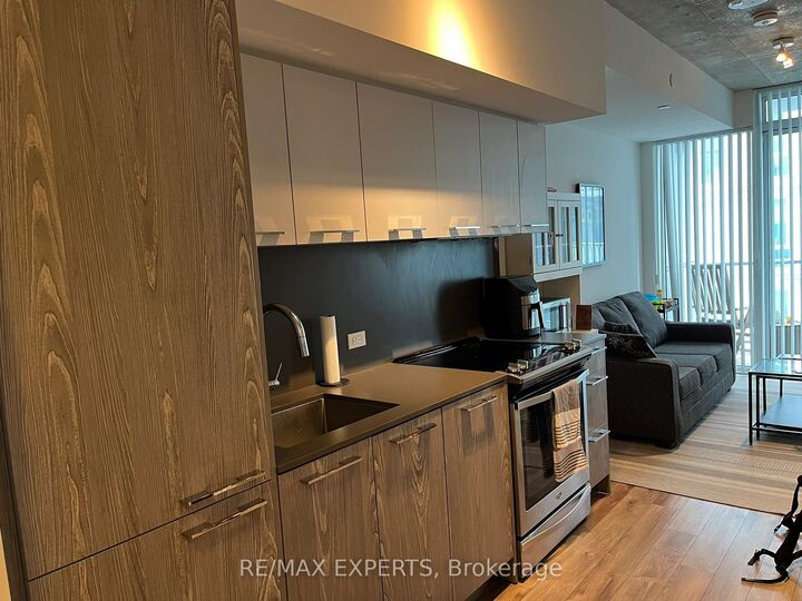 Property Photo:  25 Baseball Place 911  ON M4M 0E7 