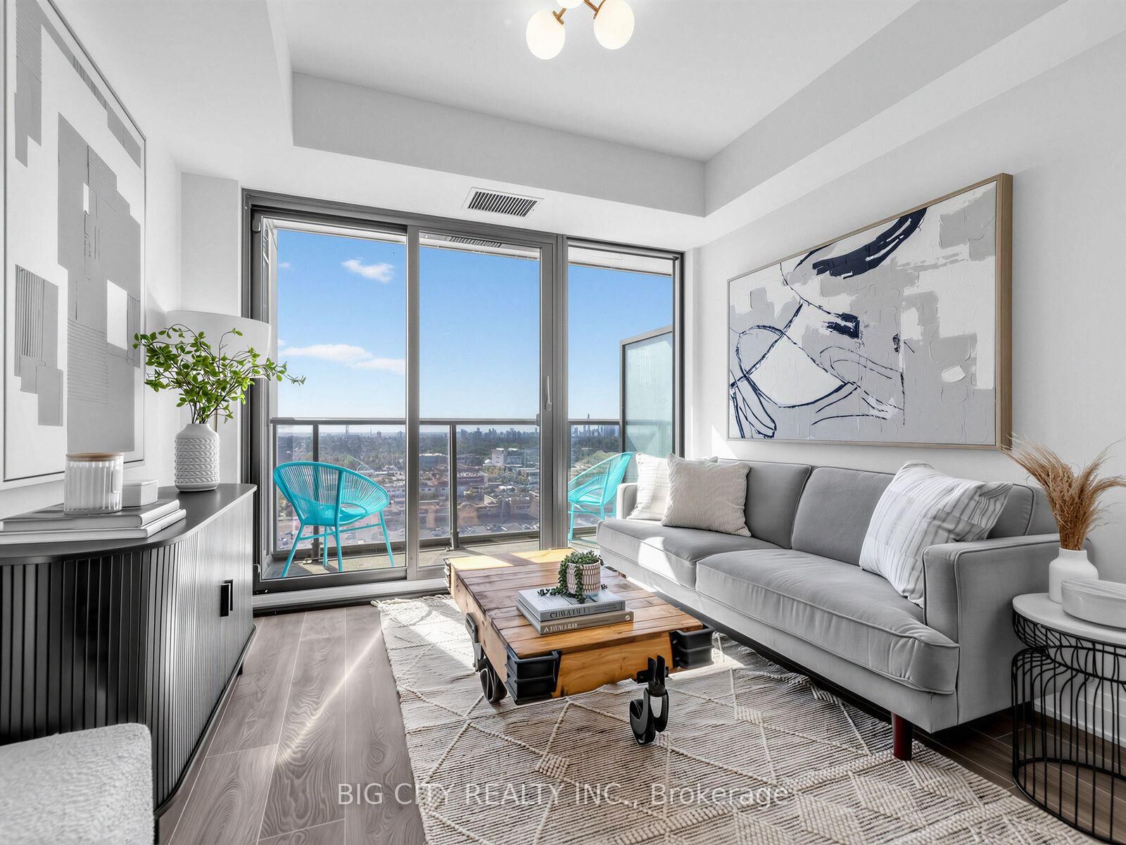 Property Photo:  25 Frederick Todd Way 2211  ON M4G 4E8 