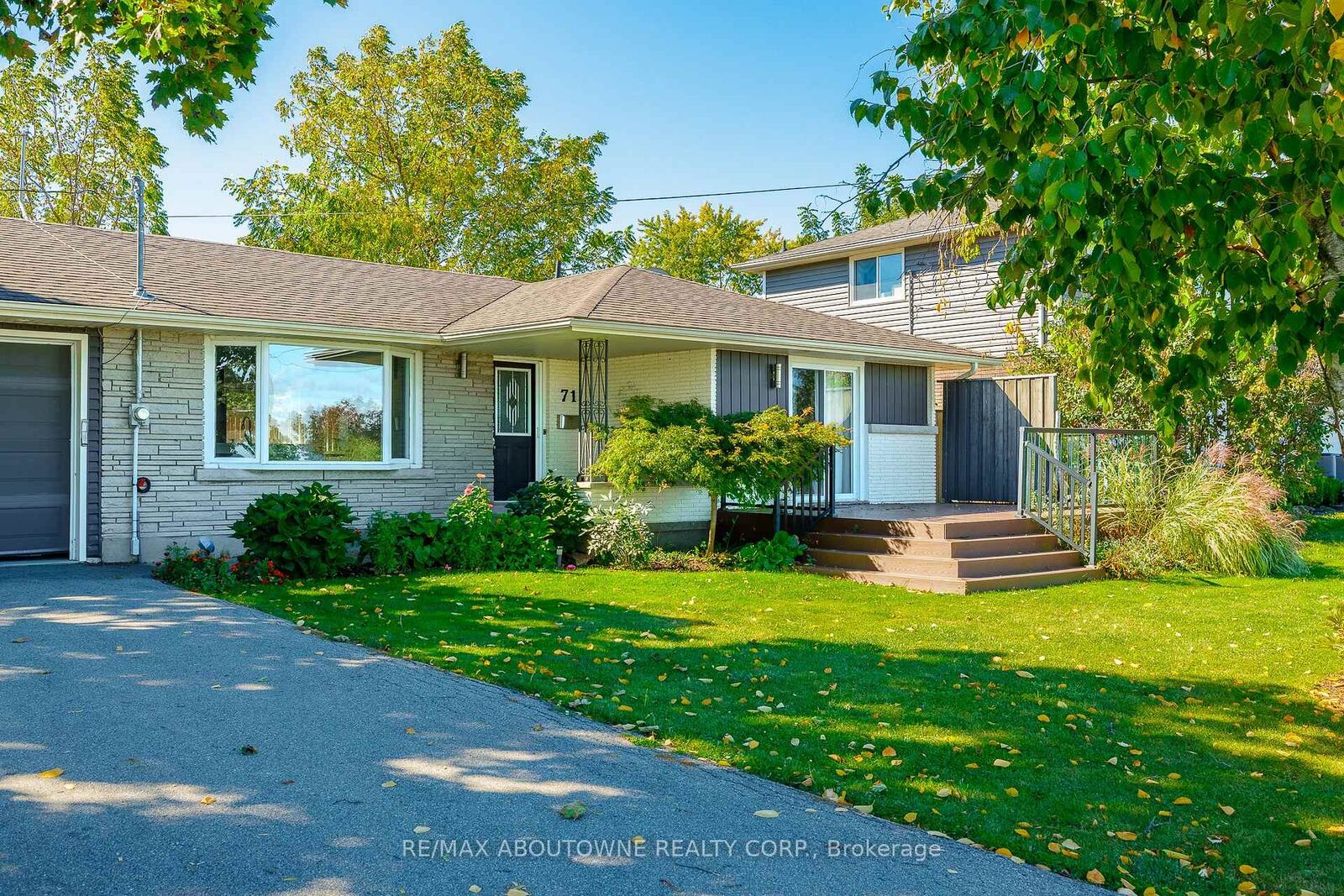 Property Photo:  71 Lakeside Drive Lower  ON L3M 2L4 