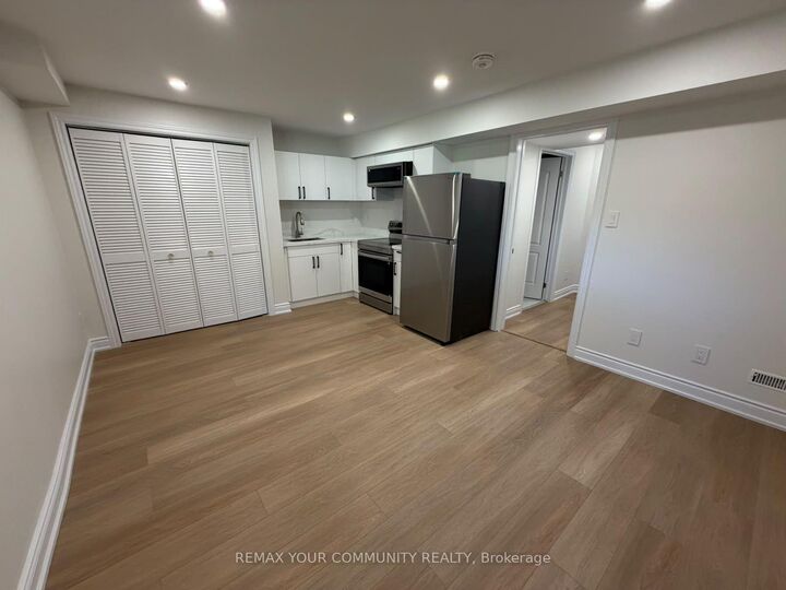 Property Photo:  281 Ferndale Drive S  ON L4N 8K1 