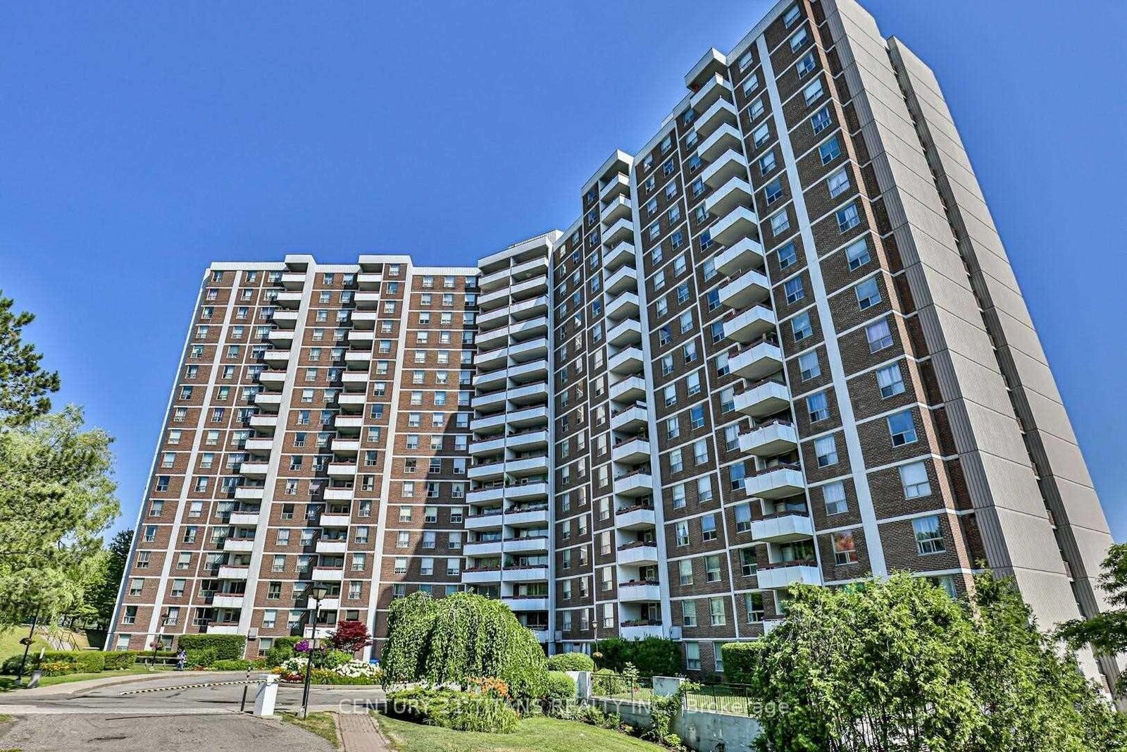 Property Photo:  10 Edgecliffe Golfway 311  ON M3C 3A3 