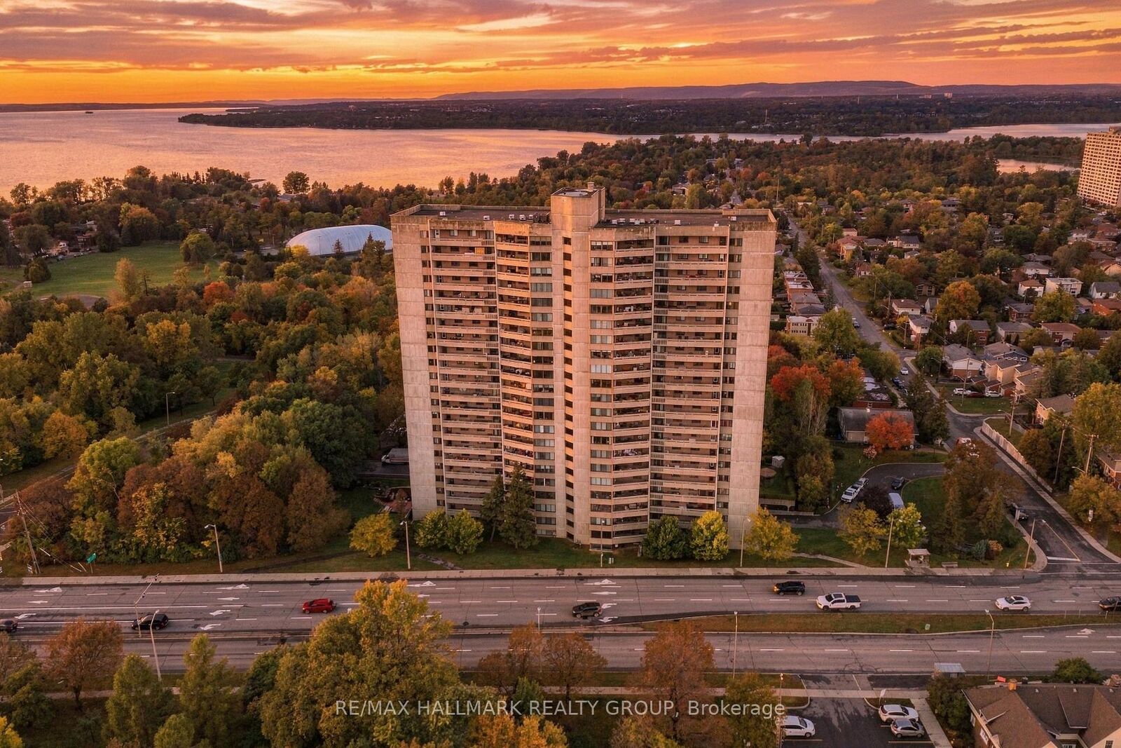 Property Photo:  415 Greenview Avenue 1005  ON K2B 8G5 