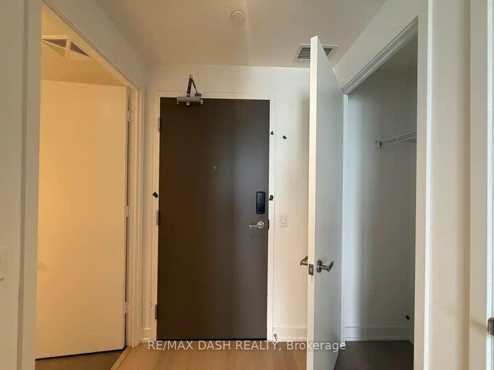 Property Photo:  448 Burnhamthorpe Road W 5604  ON L5B 0R4 