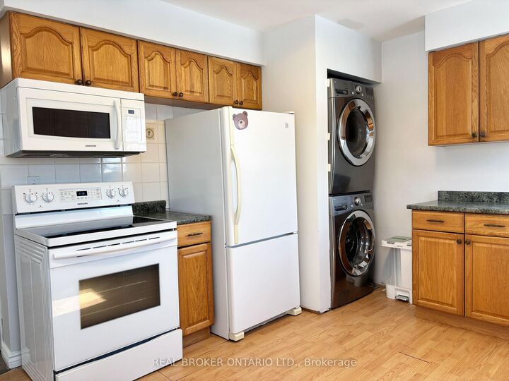 Property Photo:  327 Dover Street Main Fl  ON L1G 6G7 