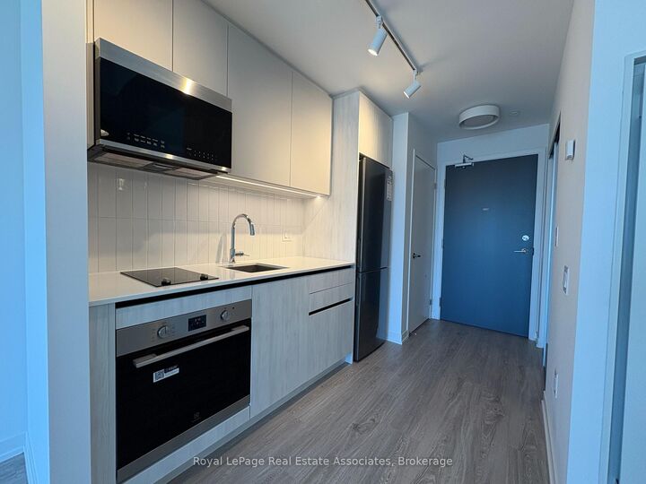 Property Photo: 2485 Eglinton Avenue W 1002 ON L5M 2V8