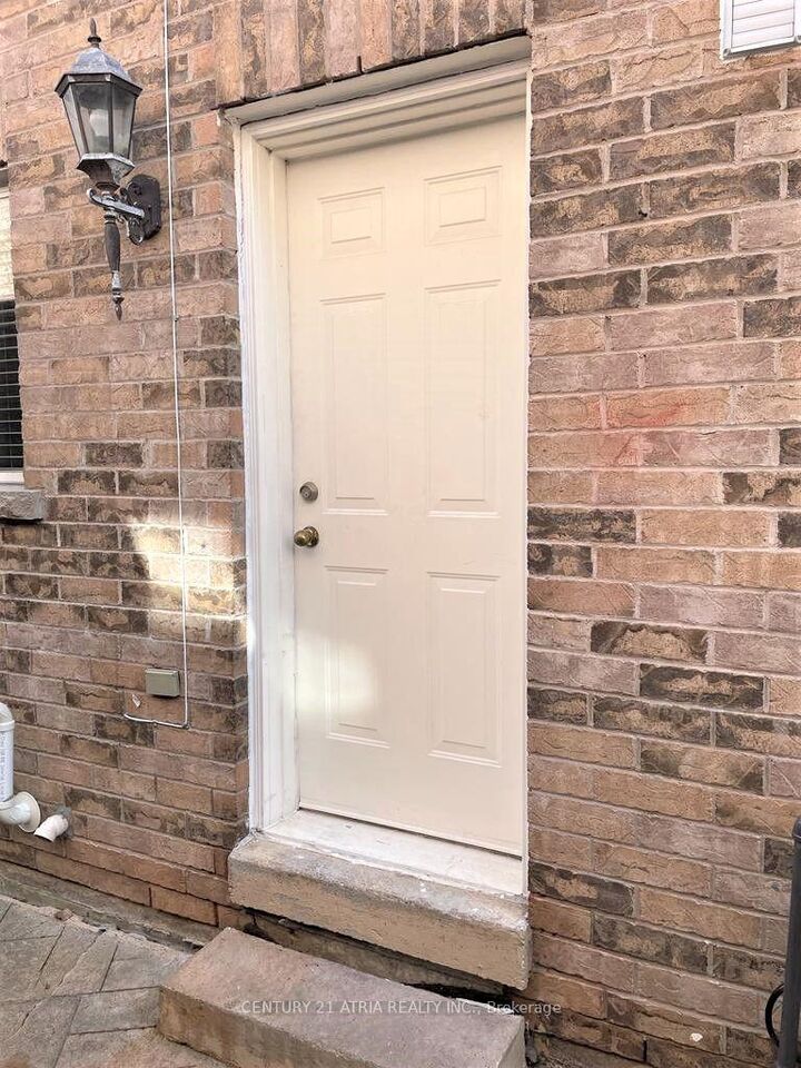 Property Photo:  171 Freemont Street Main  ON L4K 5H6 