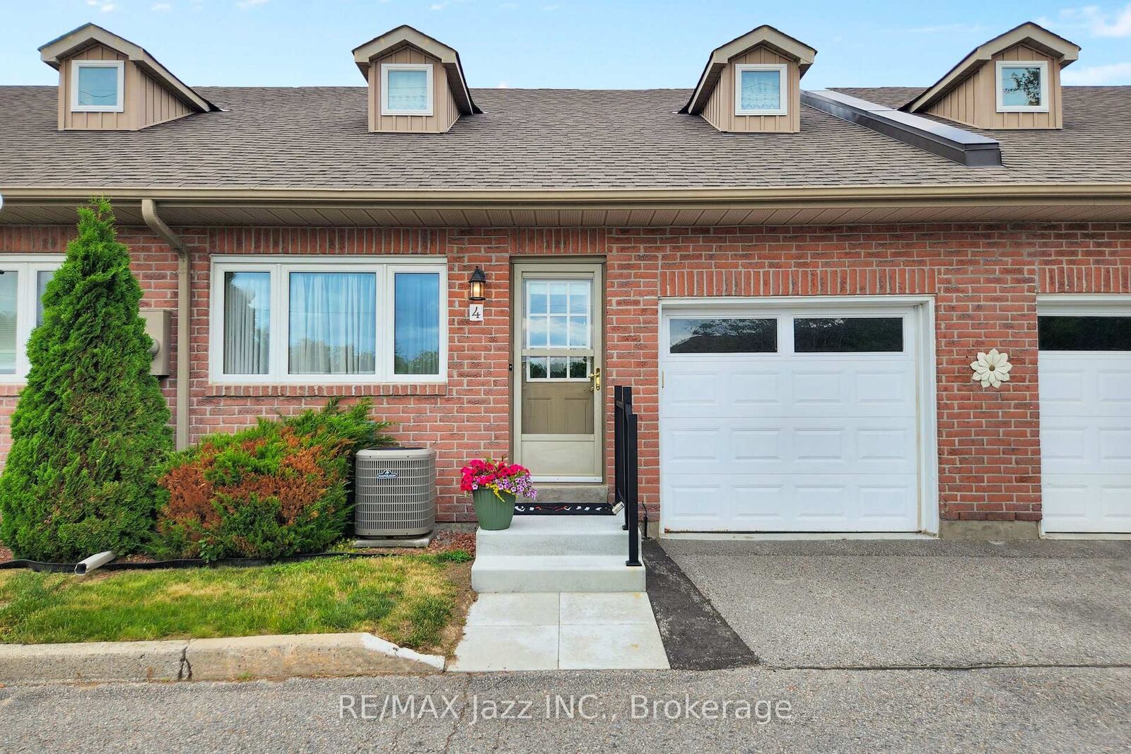 Property Photo:  234 Water Street 4  ON L9L 1C4 