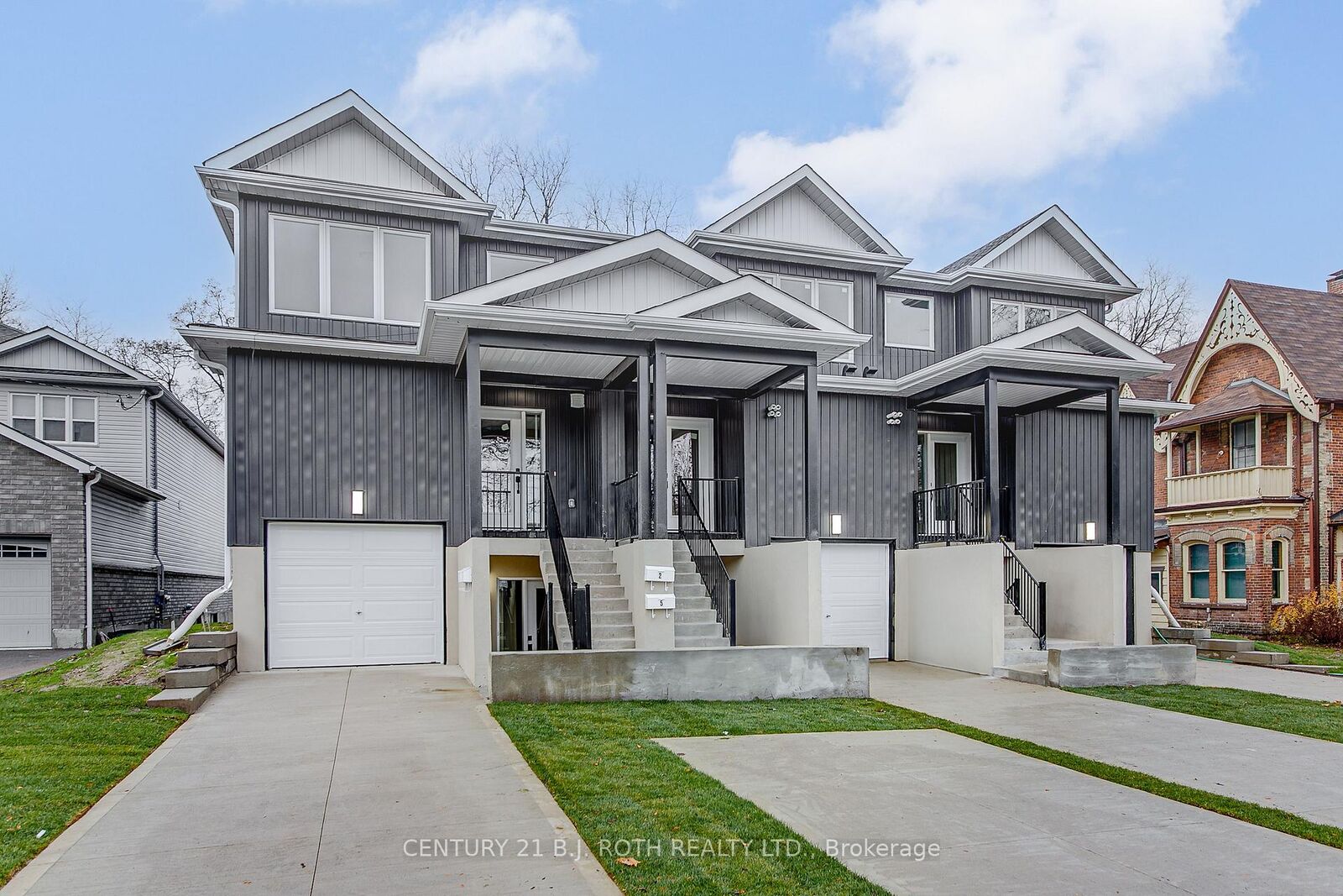Property Photo:  98 Peel Street 6  ON L4M 3K7 