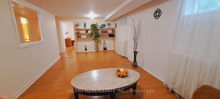 Property Photo:  48 Dunkirk Road  ON M4C 2M3 