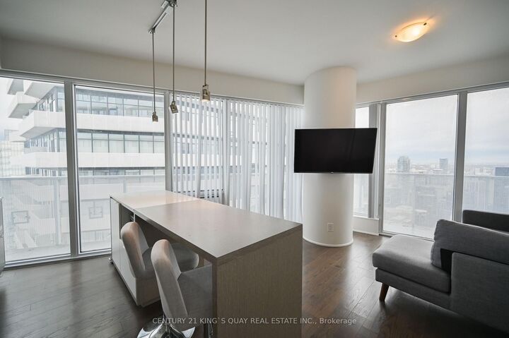 Property Photo:  88 Harbour Street 6802  ON M5J 0C3 