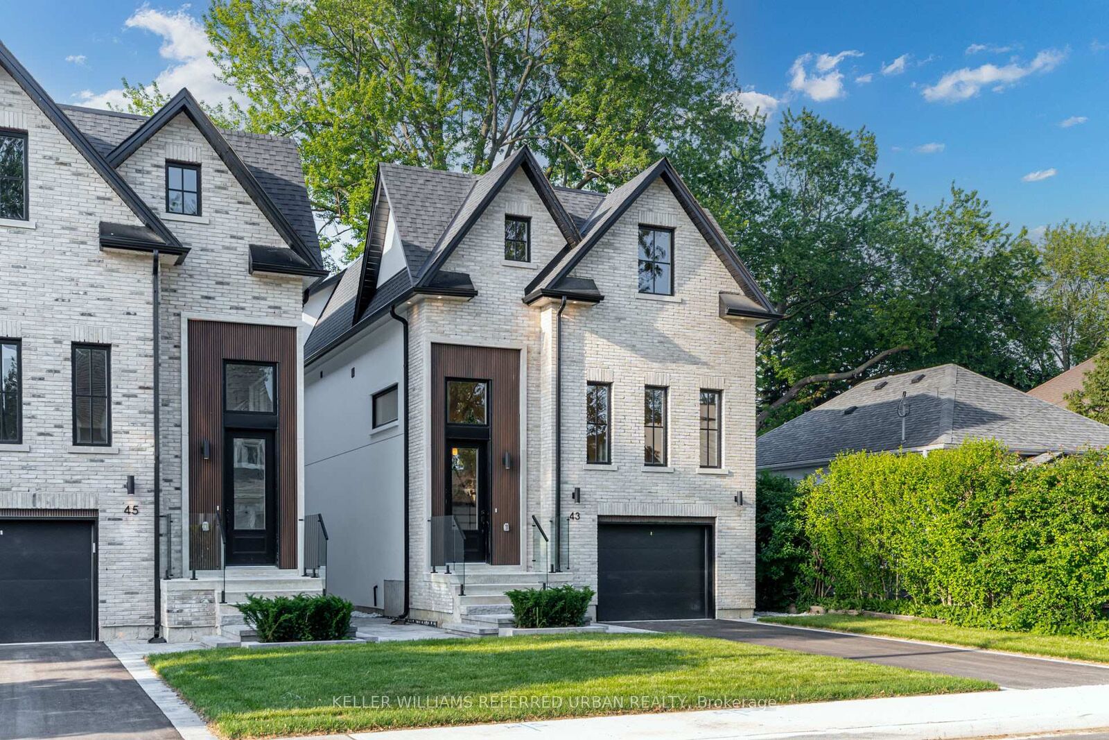 Property Photo:  45 Benson Avenue  ON L5H 2P3 