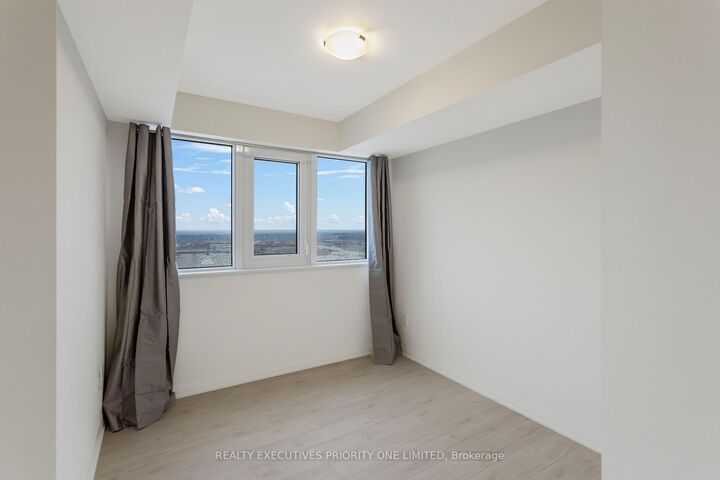 Property Photo:  9000 Jane Street 2018  ON L4K 0M6 