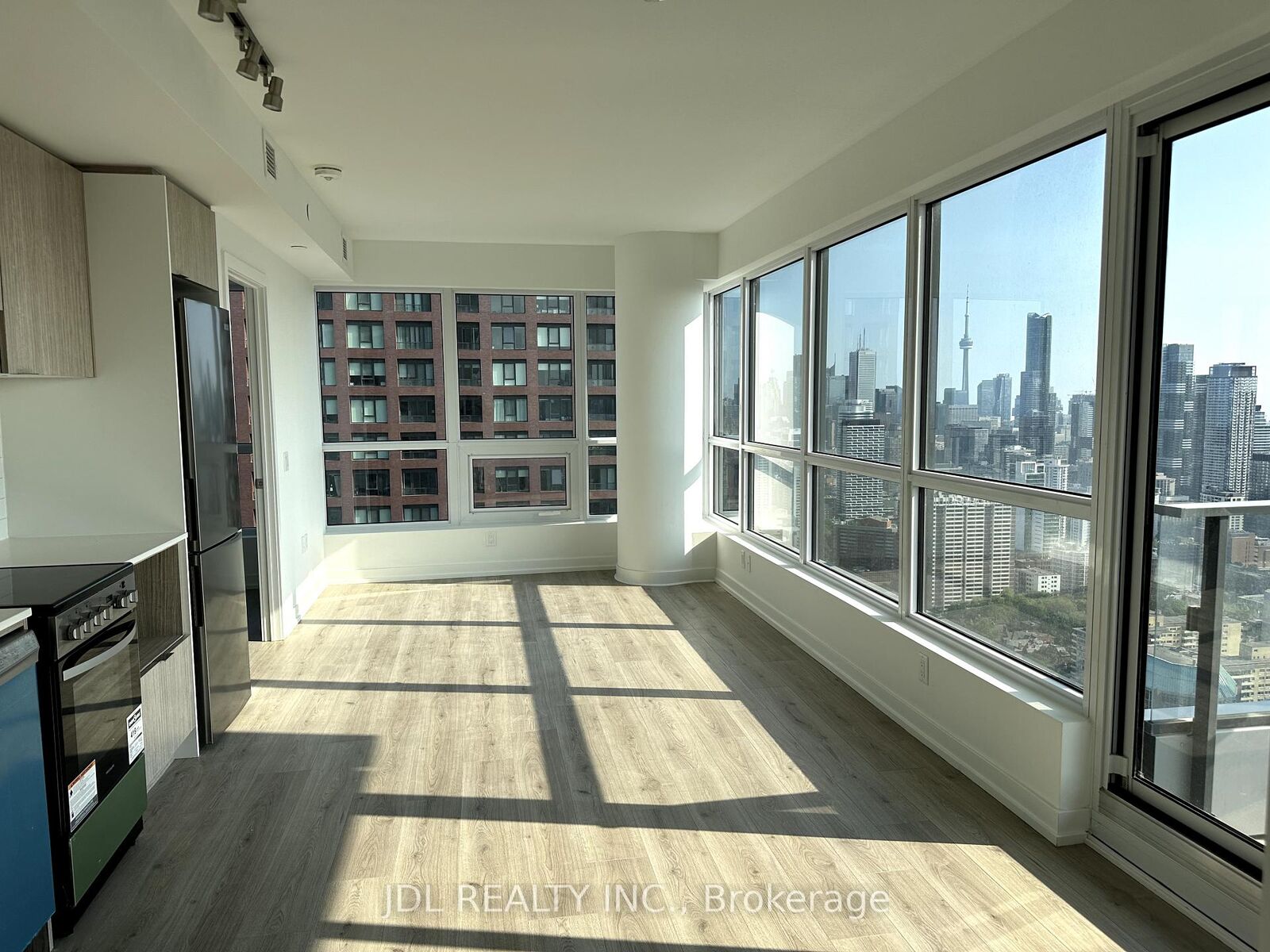 Property Photo: 395 Bloor Street E 4402 ON M4W 0B4