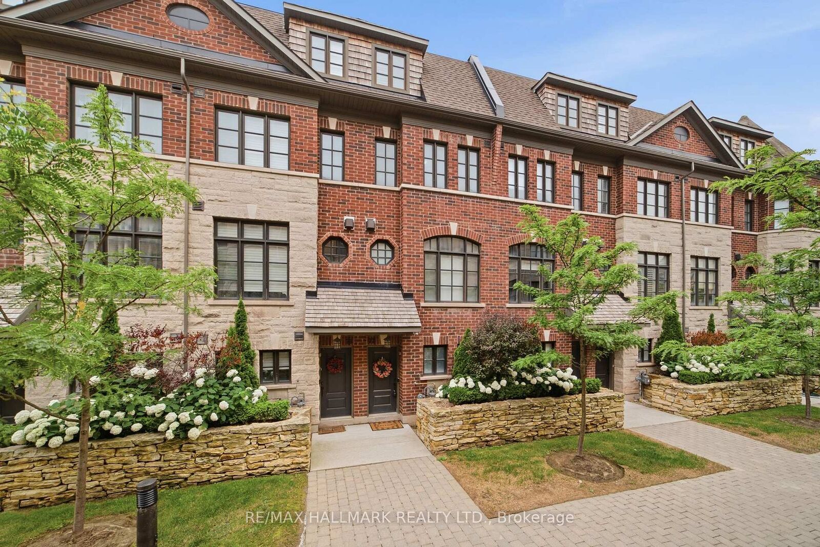 Property Photo:  250 Royalton Common N/A 77  ON L6H 0N2 